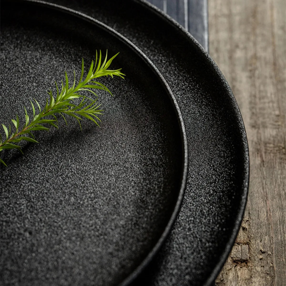 Matte Black Ceramic Plate Set – Minimal Elegance for Every Meal | Your Home™