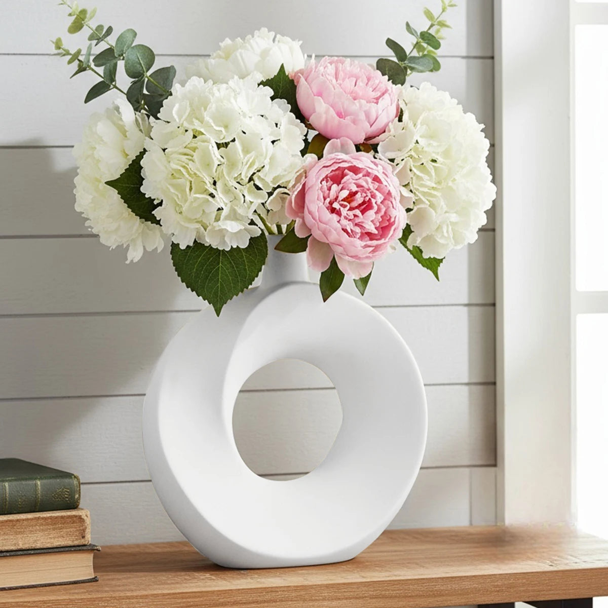 Halo Donut Vase – Minimal Ceramic-Look Resin Vase Your Home™