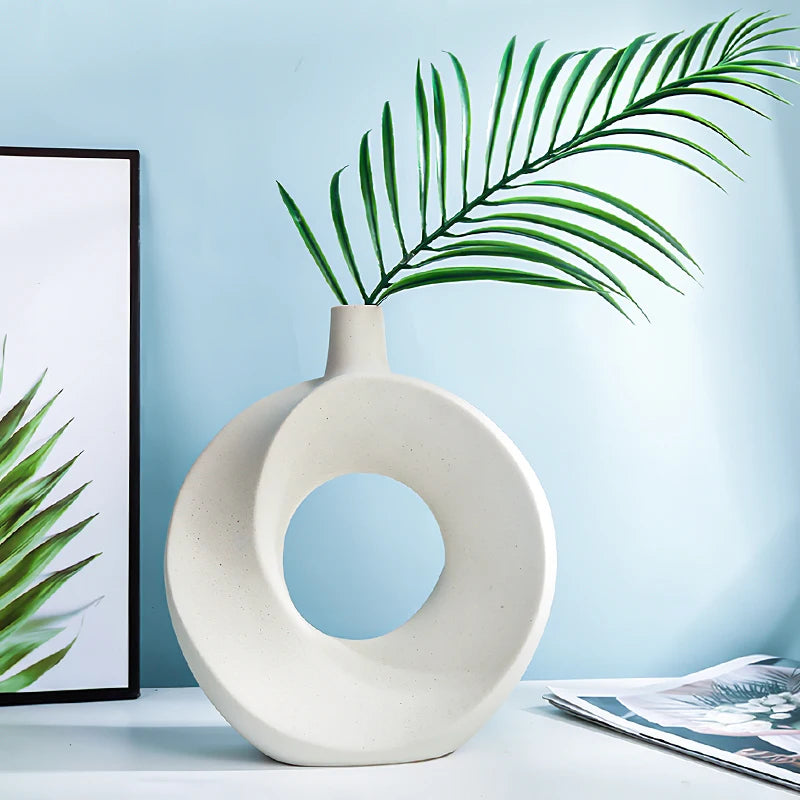 Halo Donut Vase – Minimal Ceramic-Look Resin Vase Your Home™
