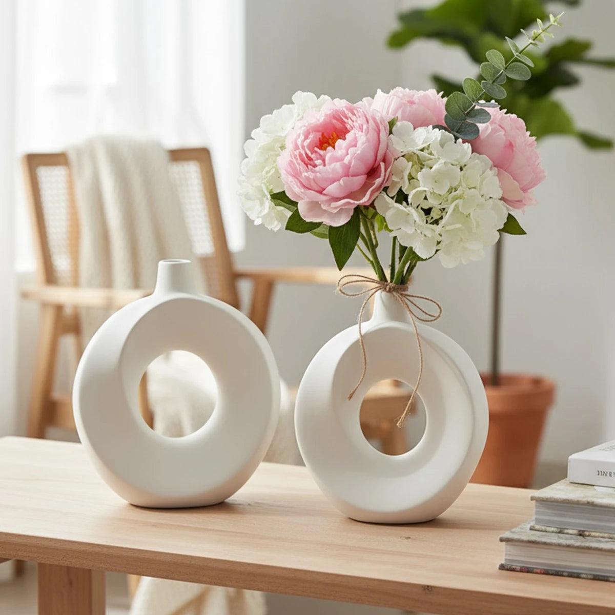 Halo Donut Vase – Minimal Ceramic-Look Resin Vase Your Home™